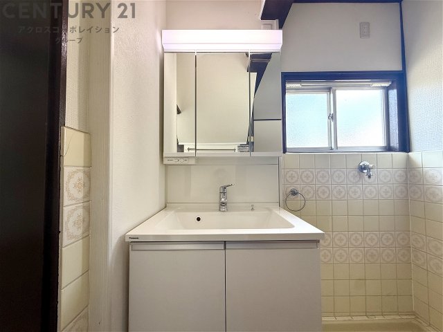 洗面設備　使いやすい三面鏡☆