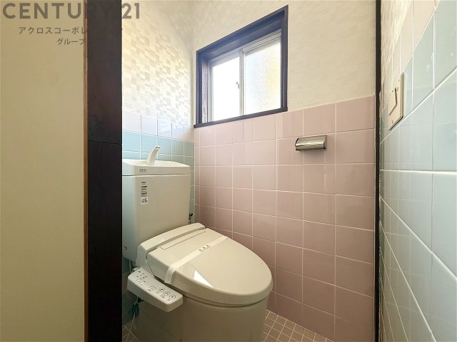 トイレ　温水洗浄便座付です☆