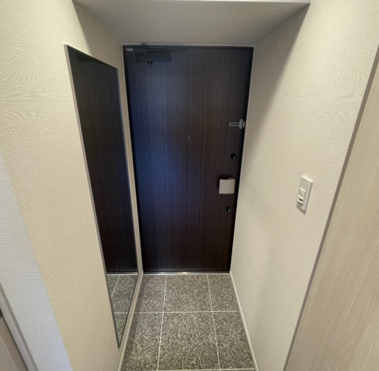 玄関　※別部屋の参考写真です。