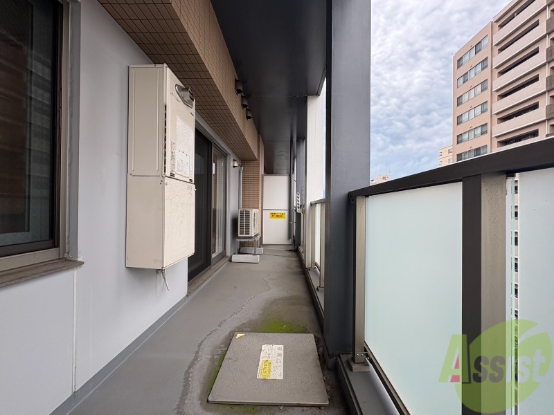 バルコニー　バルコニーは幅があり、広い印象を受けました。