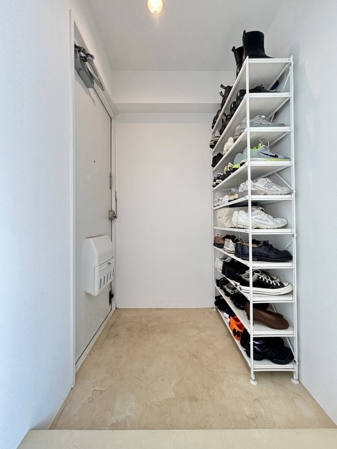 玄関　※家具・備品等は賃貸に含みません。