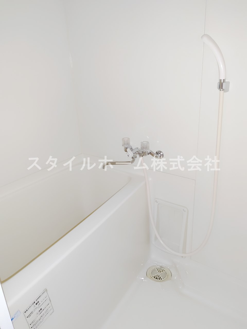 バス・シャワールーム　落ち着いた空間のお風呂です