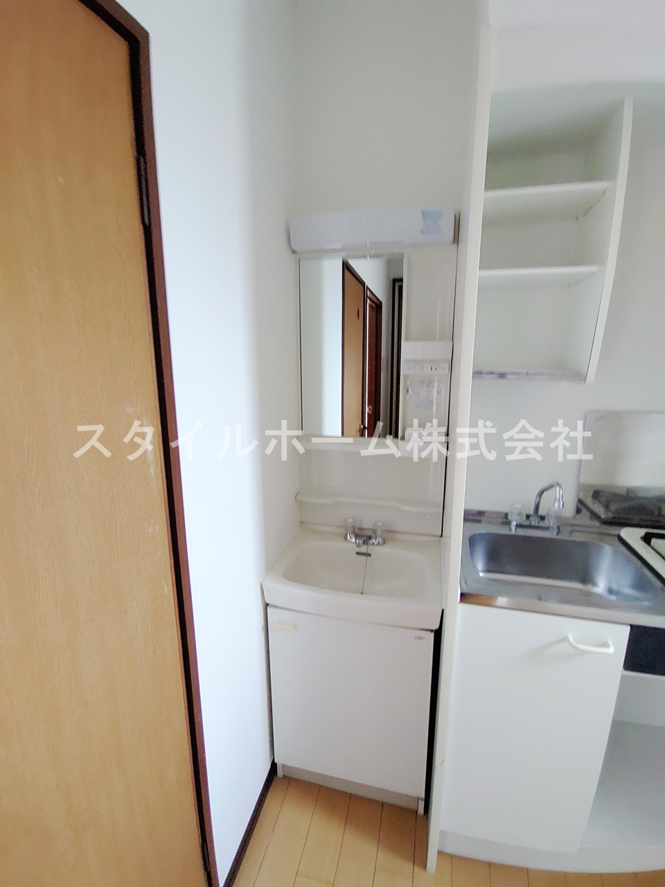 洗面設備　脱衣スペースもあります