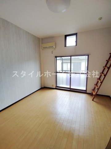 居室・リビング　こちらのリビングで趣味の時間をお楽しみください