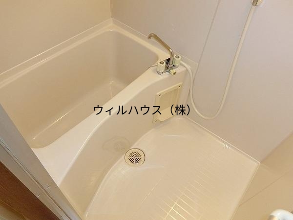 バス・シャワールーム　キレイにリフォームされています！