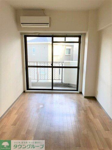 居室・リビング　※別部屋参考写真です