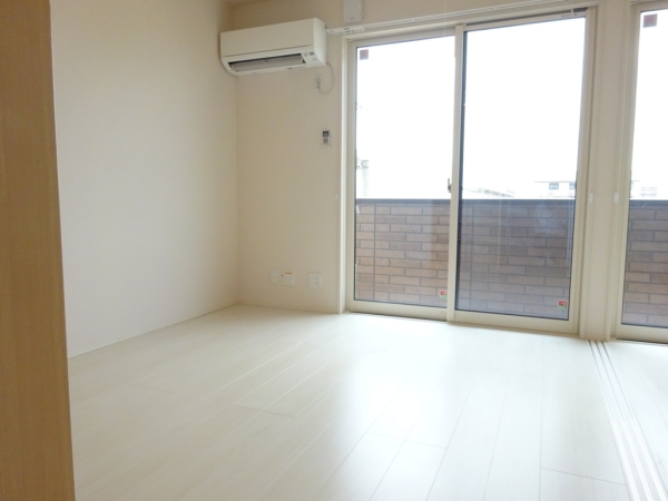 居室・リビング　日あたり良好、団らんスペース