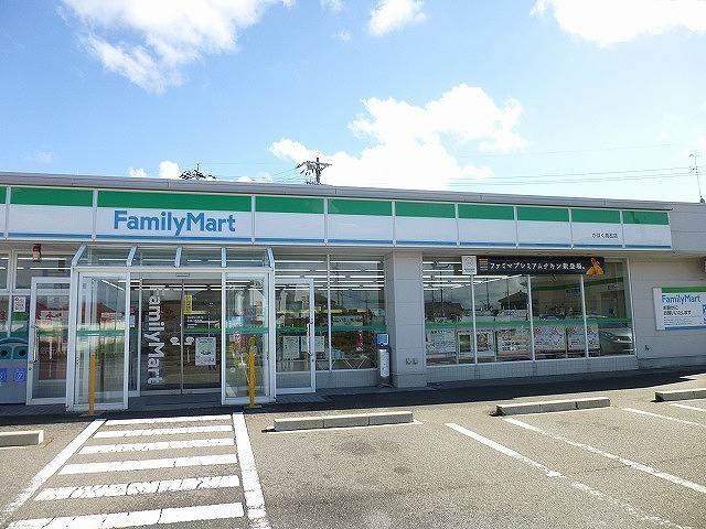 コンビニ　ファミリーマート（コンビニ）まで650m