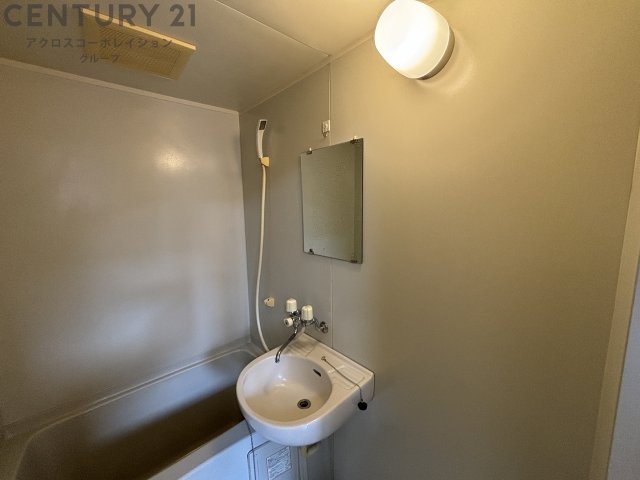 洗面設備　浴室内に洗面台あり