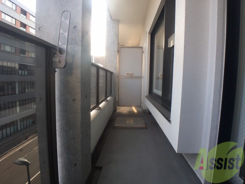 バルコニー　バルコニーです。洗濯物を干すもよし、一息つくもよしですね。