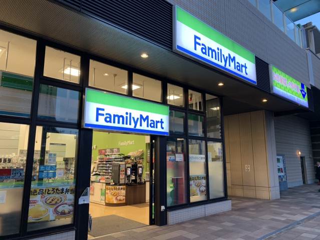 コンビニ　ファミリーマート武蔵浦和マークス店（コンビニ）まで543m