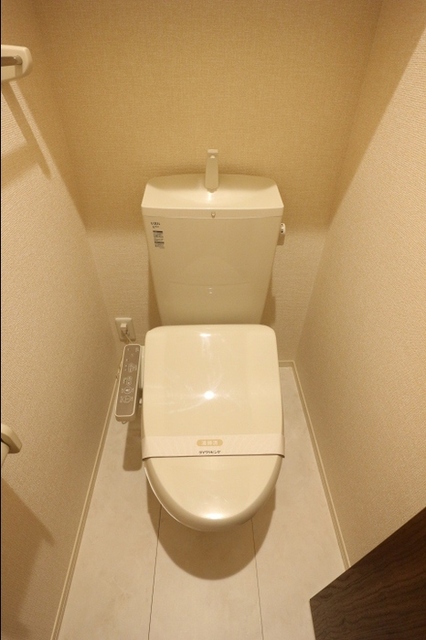 トイレ　温水洗浄暖房便座