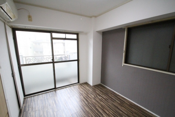 居室・リビング　※別号室の写真です。