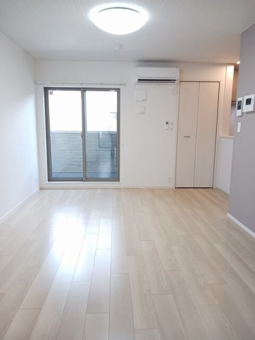 居室・リビング　こちらのリビングで趣味の時間をお楽しみください
