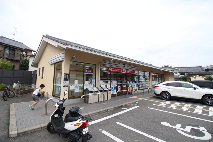 コンビニ　セブンイレブン（コンビニ）まで650m