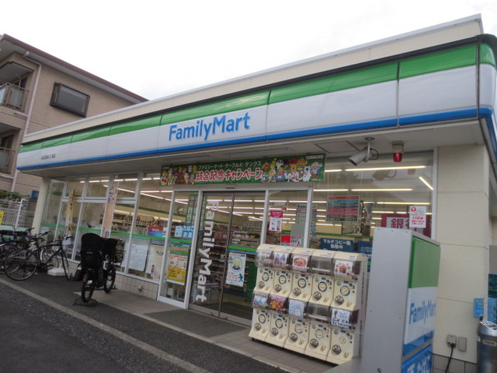 コンビニ　ファミリーマート（コンビニ）まで880m