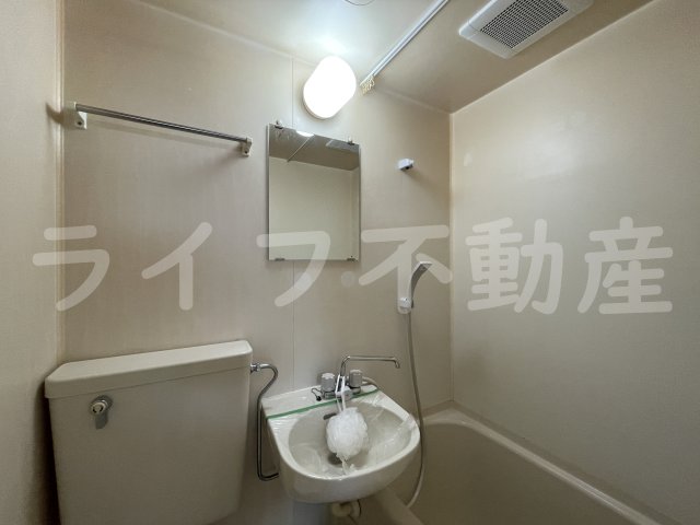 洗面設備　スペースが確保できる洗面所です