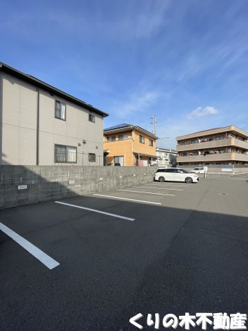 駐車場　車をお持ちの方に嬉しい駐車場付きの物件です
