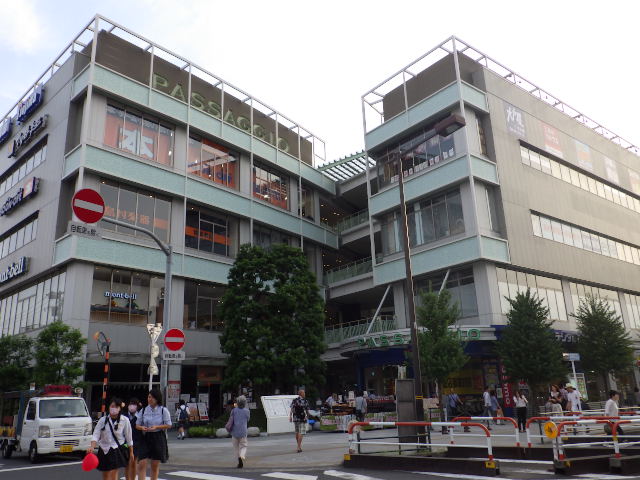 ショッピングセンター　ファッションセンターしまむらパサージオ西新井店（ショッピングセンター）まで250m