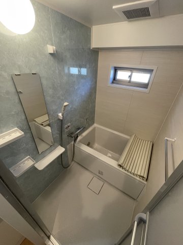 バス・シャワールーム　コンパクトで使いやすいお風呂です