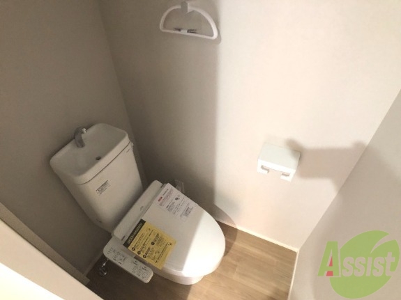 トイレ　嬉しいウォシュレット機能付きです。シャワートイレは便利ですね