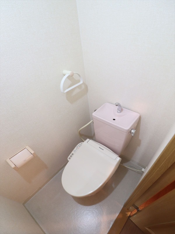 トイレ　温水洗浄便座