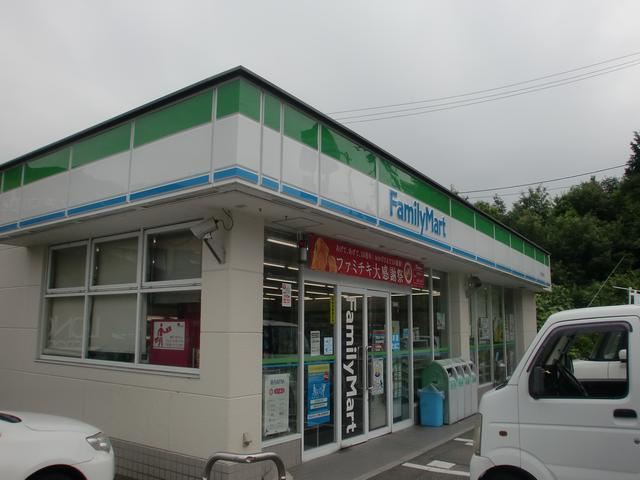 コンビニ　ファミリーマート（コンビニ）まで650m