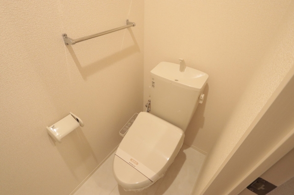 トイレ　温水シャワー付きトイレです