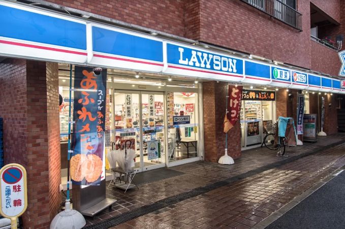 コンビニ　ローソン弦巻二丁目店（コンビニ）まで219m