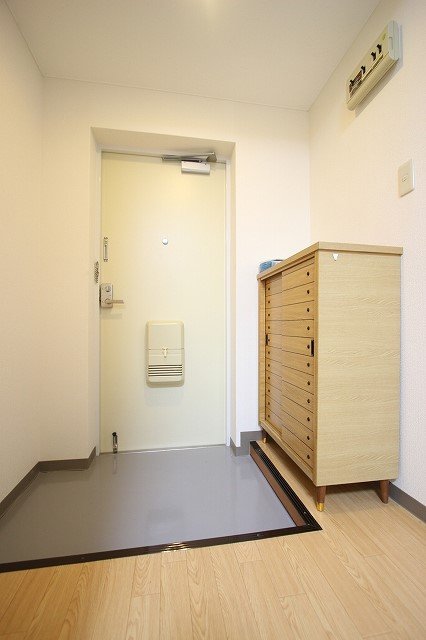 玄関　同物件別部屋