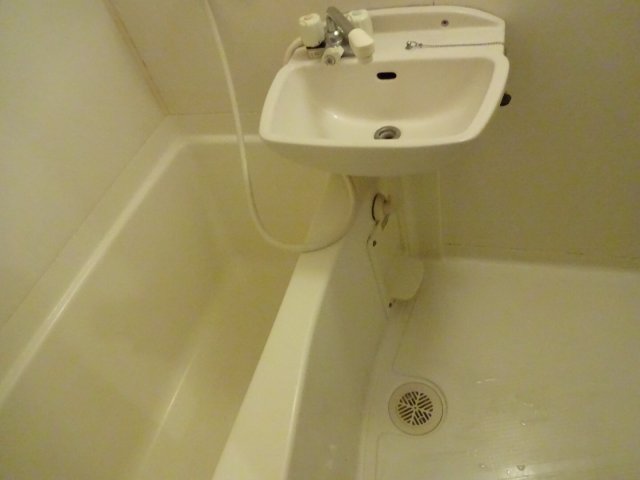 バス・シャワールーム　※写真は別部屋です