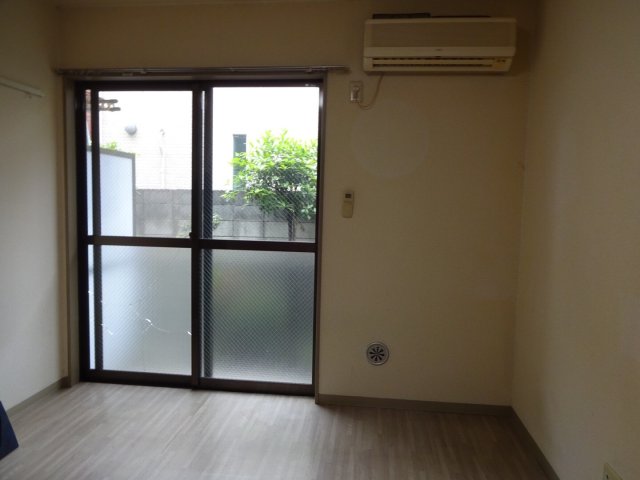 居室・リビング　※写真は別部屋です