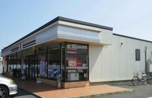 コンビニ　セブンイレブン（コンビニ）まで550m