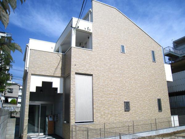 建物外観　タイル張りのオシャレな外観