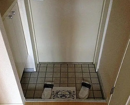 玄関　別部屋の画像を使用しております。