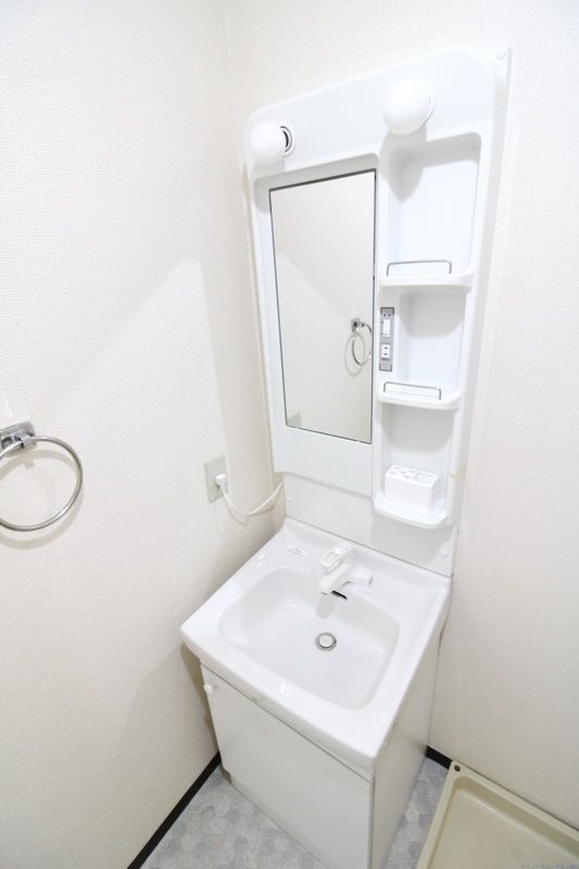 洗面設備　洗面　別部屋同タイプ
