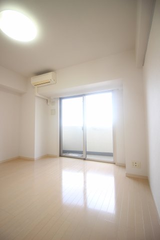 居室・リビング　（別タイプ参考写真）コンシェリア駒込　北区田端4