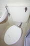 トイレ　白を基調とした空間で清潔感のあるトイレです♪