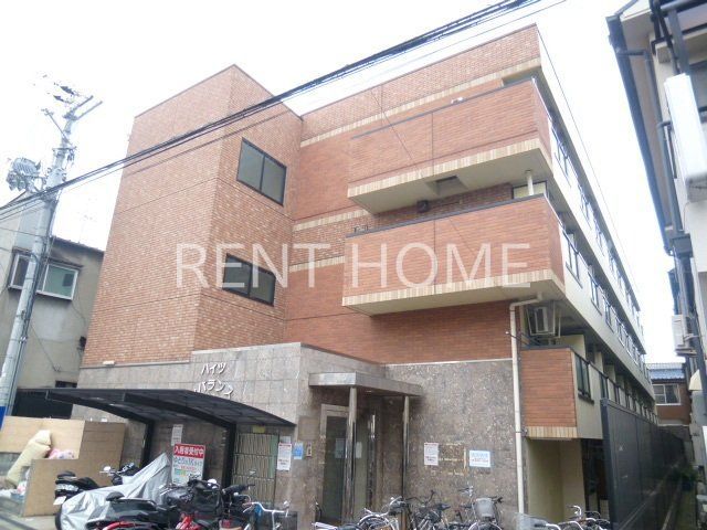 建物外観　鉄骨造４階建て