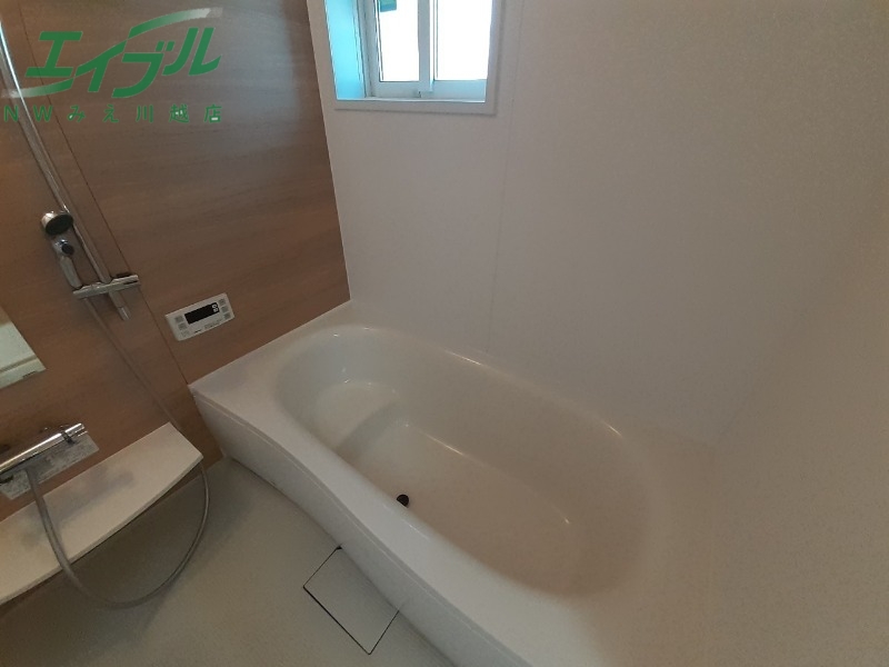 バス・シャワールーム　同建物別部屋写真です