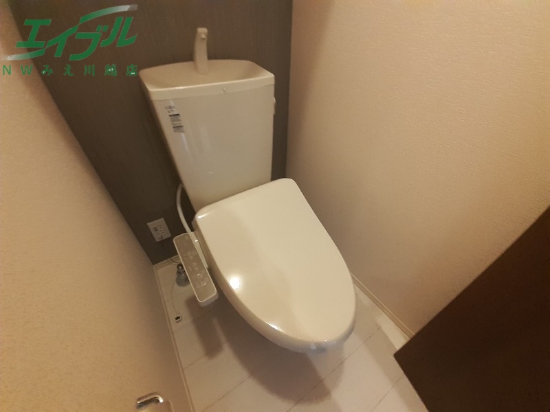 トイレ　同建物別部屋写真です