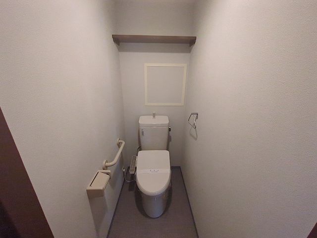 地下鉄東西線 太秦天神川駅 徒歩27分 5階建 築32年のトイレ写真