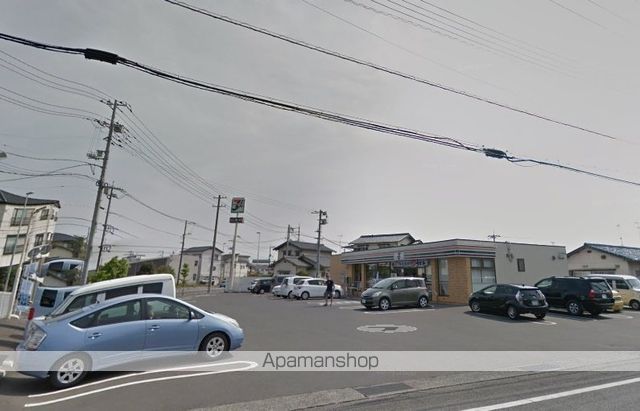 コンビニ　セブンイレブン（コンビニ）まで757m