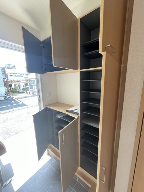 収納　同物件別号室の写真です。