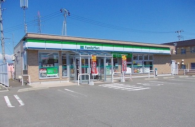 コンビニ　ファミリーマート秋田能代明治町（コンビニ）まで700m
