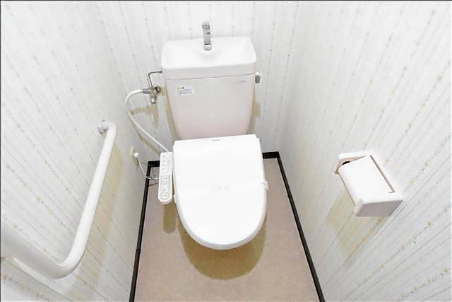 トイレ　ウォシュレット付きトイレです