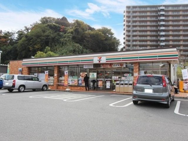 コンビニ　セブンイレブン藤沢川名1丁目店（コンビニ）まで596m