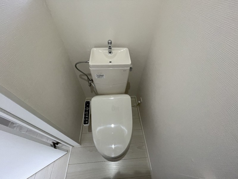 上田電鉄別所線 中塩田駅 徒歩16分 2階建 築36年のトイレ写真