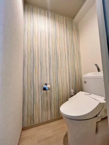 トイレ　別号室の写真です。ご参考までに