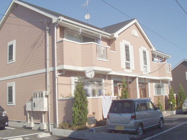 小田急小田原線 本厚木駅 バス乗車時間：19分 最寄りバス停で下車 徒歩10分 築26年